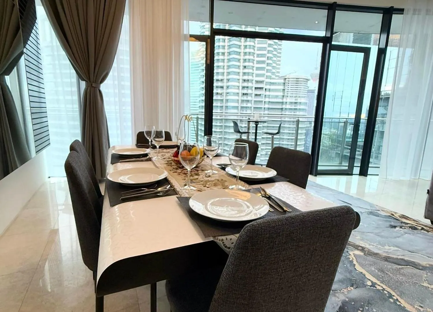 Apartment Luxury House Klcc View Romantic Candle Light Linked To Klcc Mall Kuala Lumpur